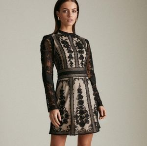 SALE‼️Last Day Karen Miller  petite Sz:10 Contrasting Embroidery Mini